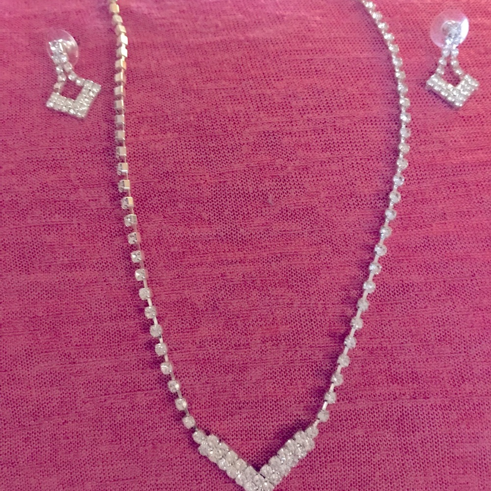 Silver tone Necklace set